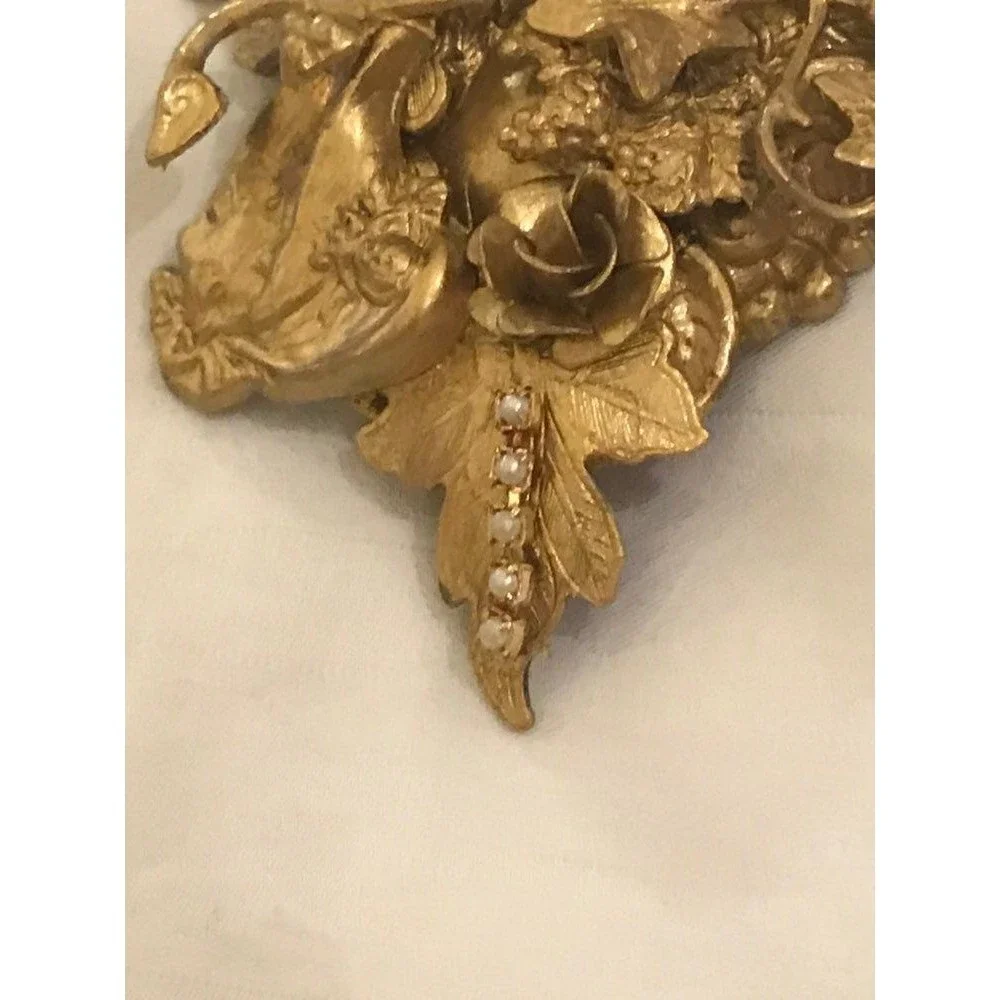 Unique, 3D Gold tone Broach